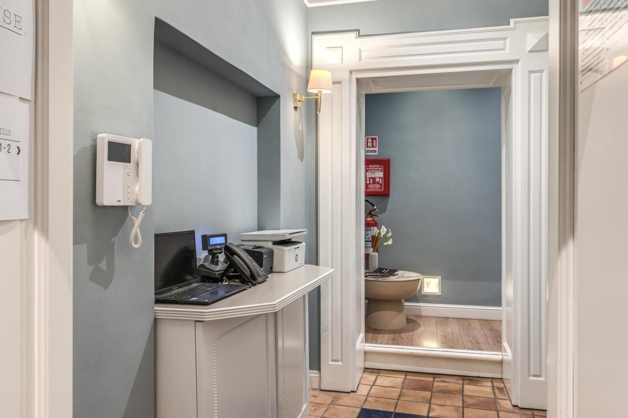Townhouse Condotti 29 Roma Esterno foto